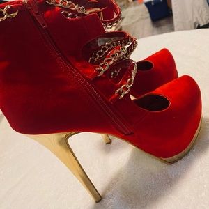 Brand New Stylish Heels By MASCOTTE - Size 8.5 - Heel Height 6” - box 32